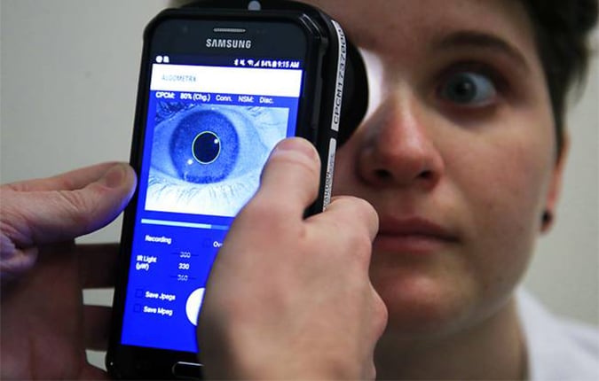 Smartphone app, AlgometRx, offering a glimpse into pain centers in the brain through the eyes.